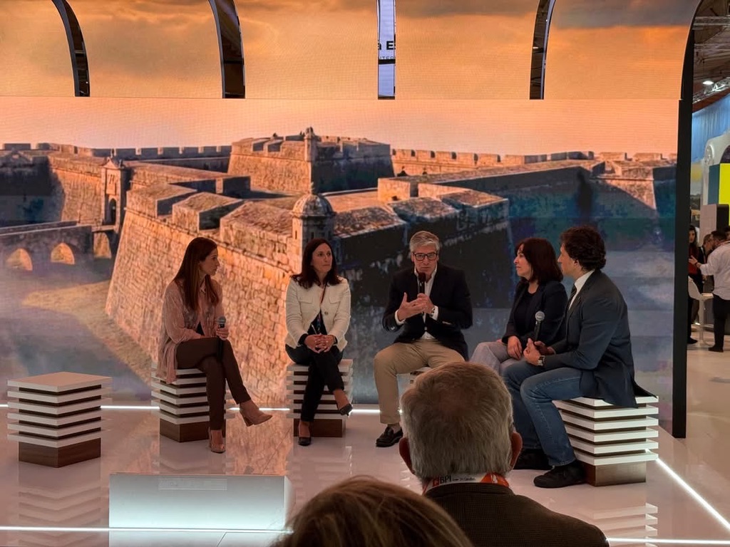 DAED9BF9-FE76-4AF7-84E3-D49EEAE53A36_1_105_c