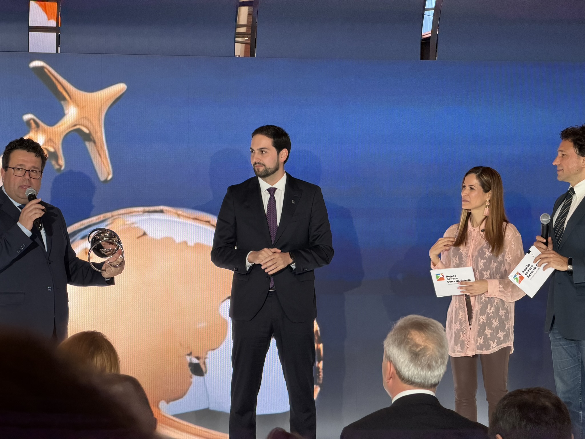 F18BB811-1CB7-454F-9BFC-56D3CF131108_1_102_o